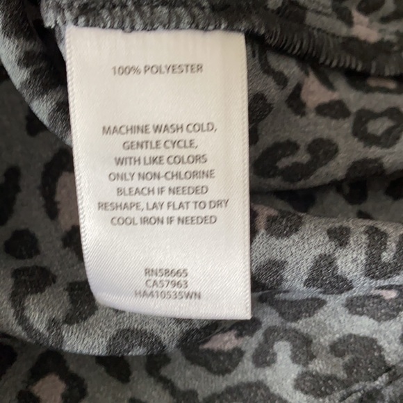 NWT Halogen dark animal print top 1X - Picture 3 of 5
